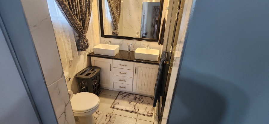6 Bedroom Property for Sale in Dana Bay Western Cape
